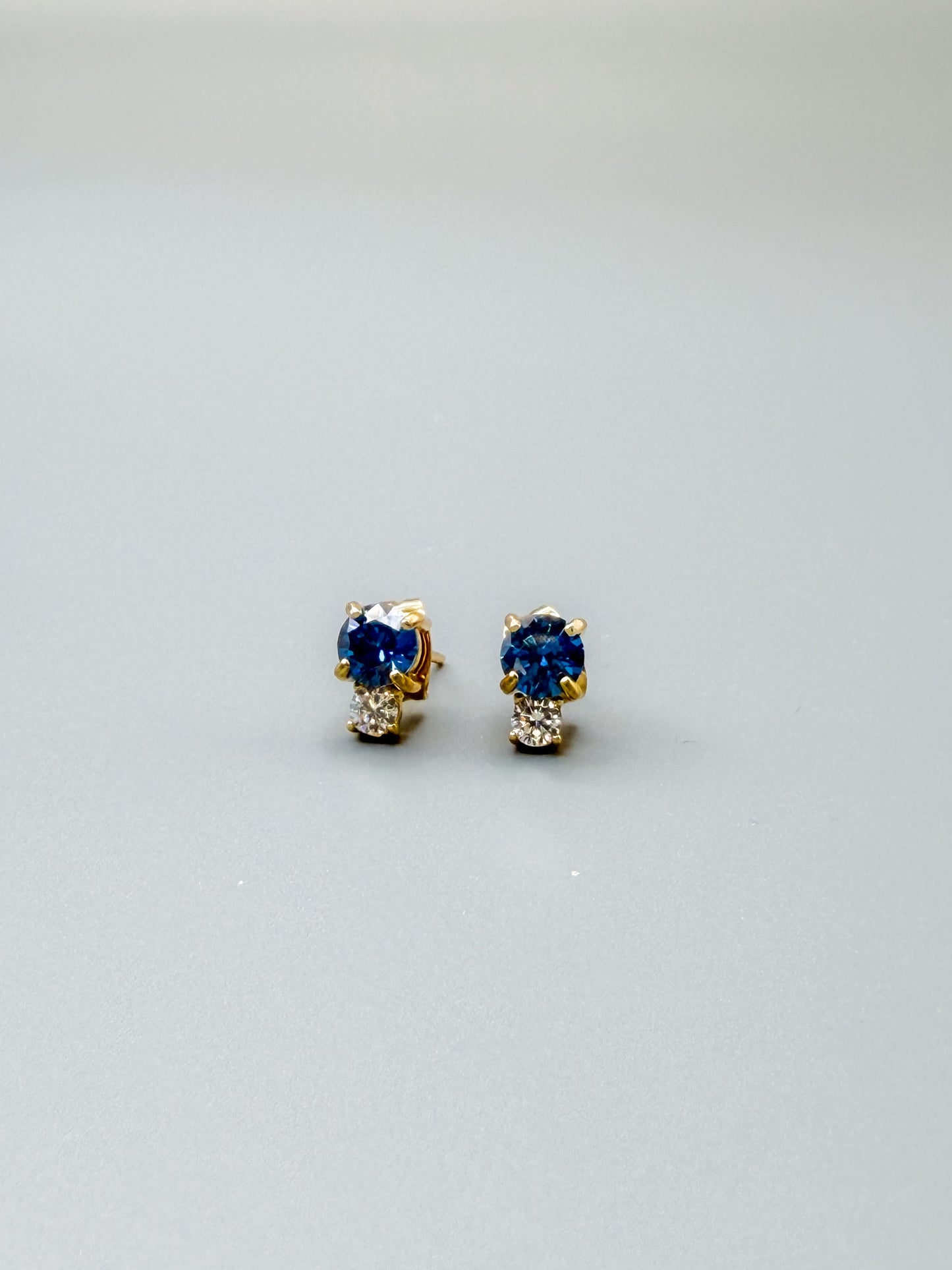 AMANTEA Blu Studs
