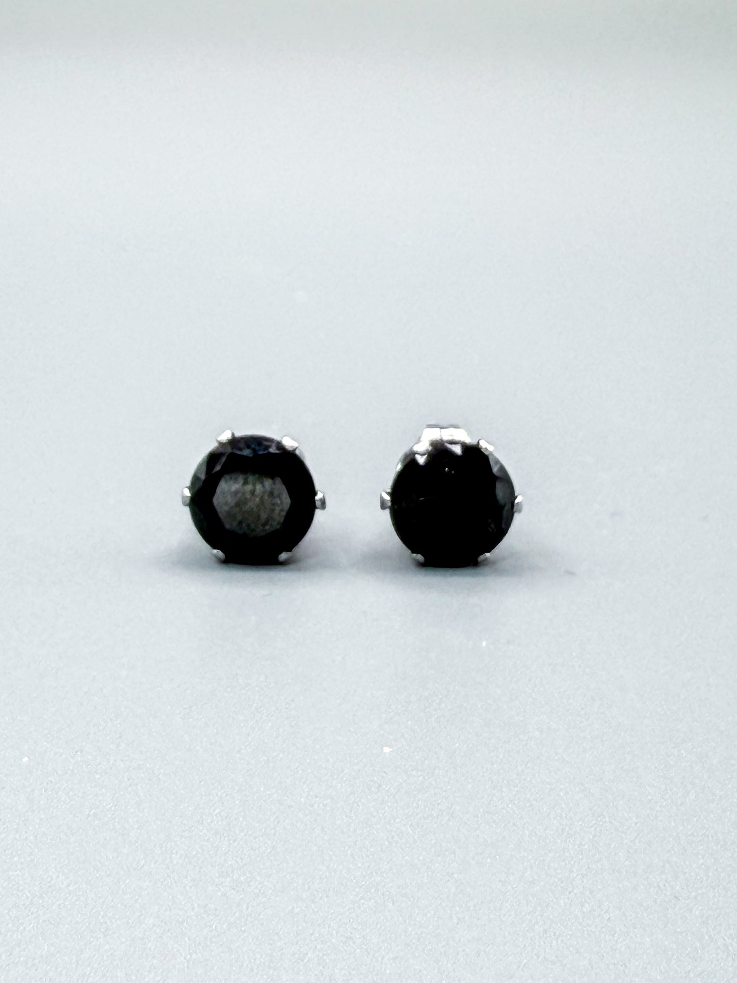 MILETO Nero Studs